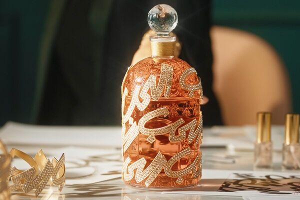 嬌蘭x Céline Cléron170周年嬌蘭蜂蜜瓶設(shè)計